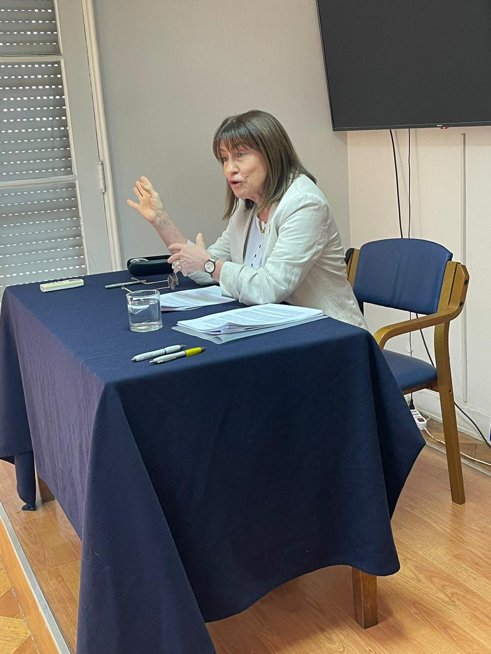 Fotografía 2 — Alejandra Mizala se reunió con la comunidad del Instituto de Estudios Internacionales de la Universidad de Chile