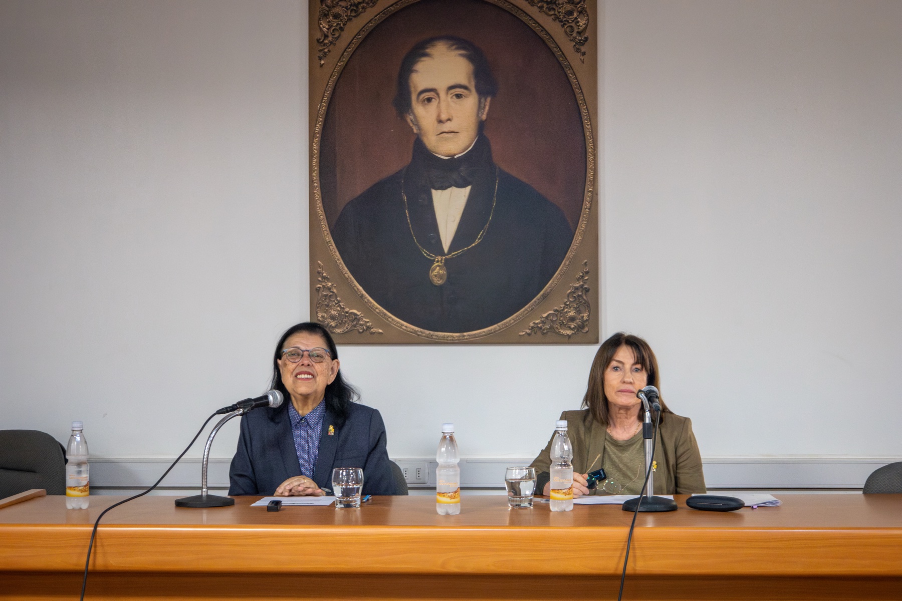 Fotografía 1 — Alejandra Mizala se reunió con la comunidad de la Facultad de Ciencias Sociales (FACSO) de la Universidad de Chile
