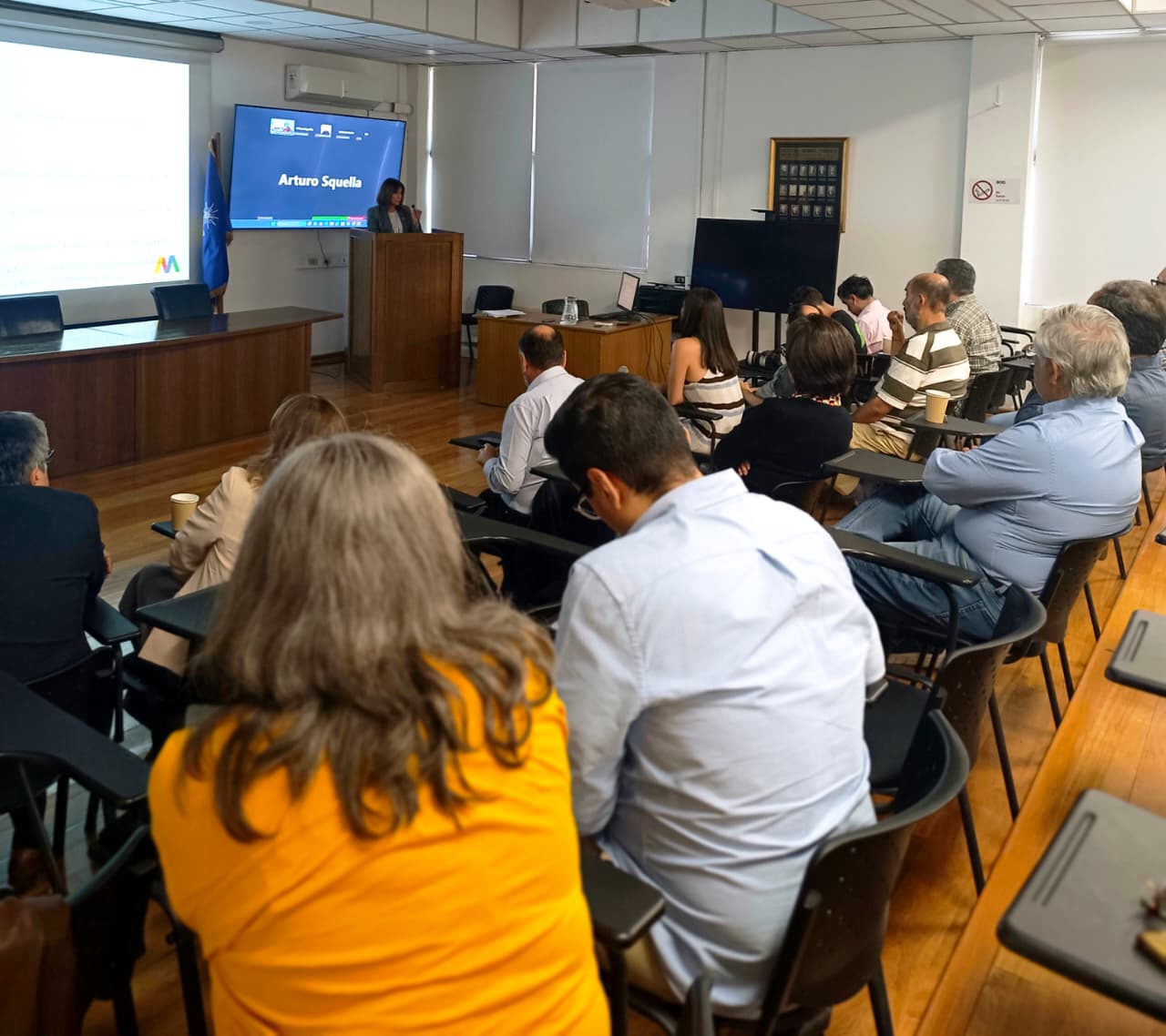 Fotografía 3 — Alejandra Mizala se reunió con la comunidad de la Facultad de Ciencias Químicas y Farmacéuticas de la Universidad de Chile
