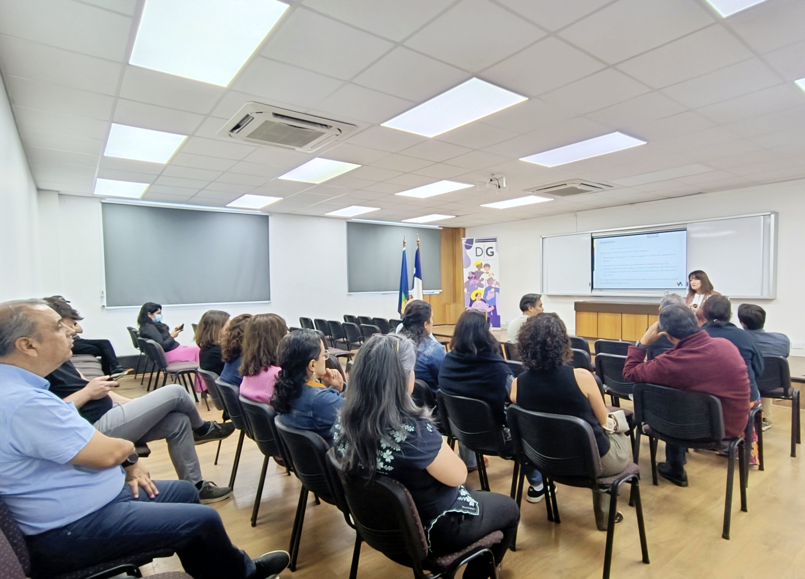 Fotografía 2 — Alejandra Mizala se reunió con la comunidad del INTA de la Universidad de Chile