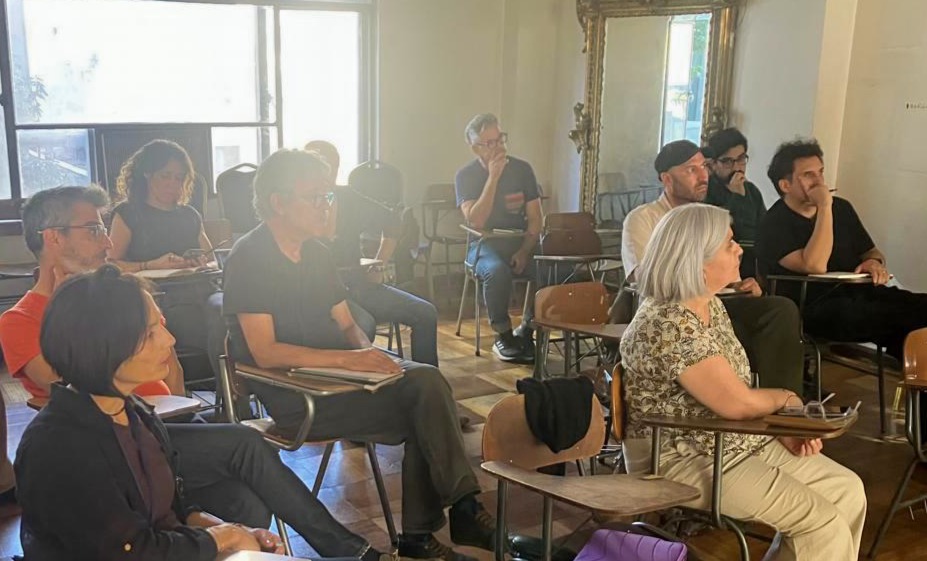 Fotografía 1 — Alejandra Mizala se reunió con la comunidad de la Facultad de Artes de la Universidad de Chile