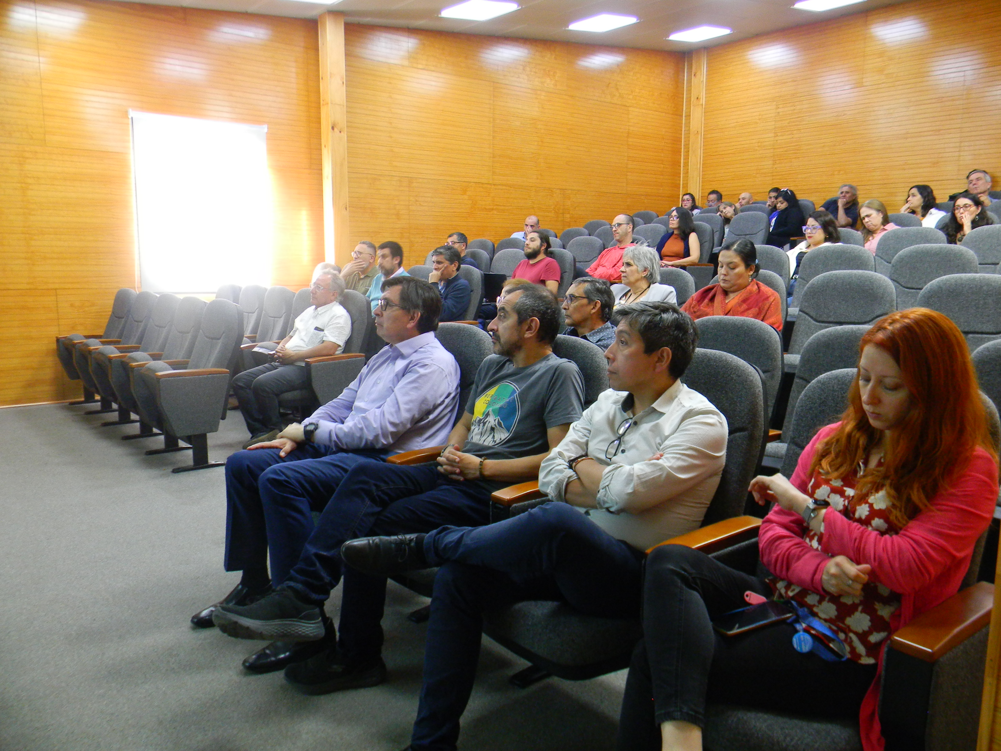 Fotografía 1 — Alejandra Mizala se reunió con la comunidad de la Facultad de Ingeniería Forestal de la Universidad de Chile