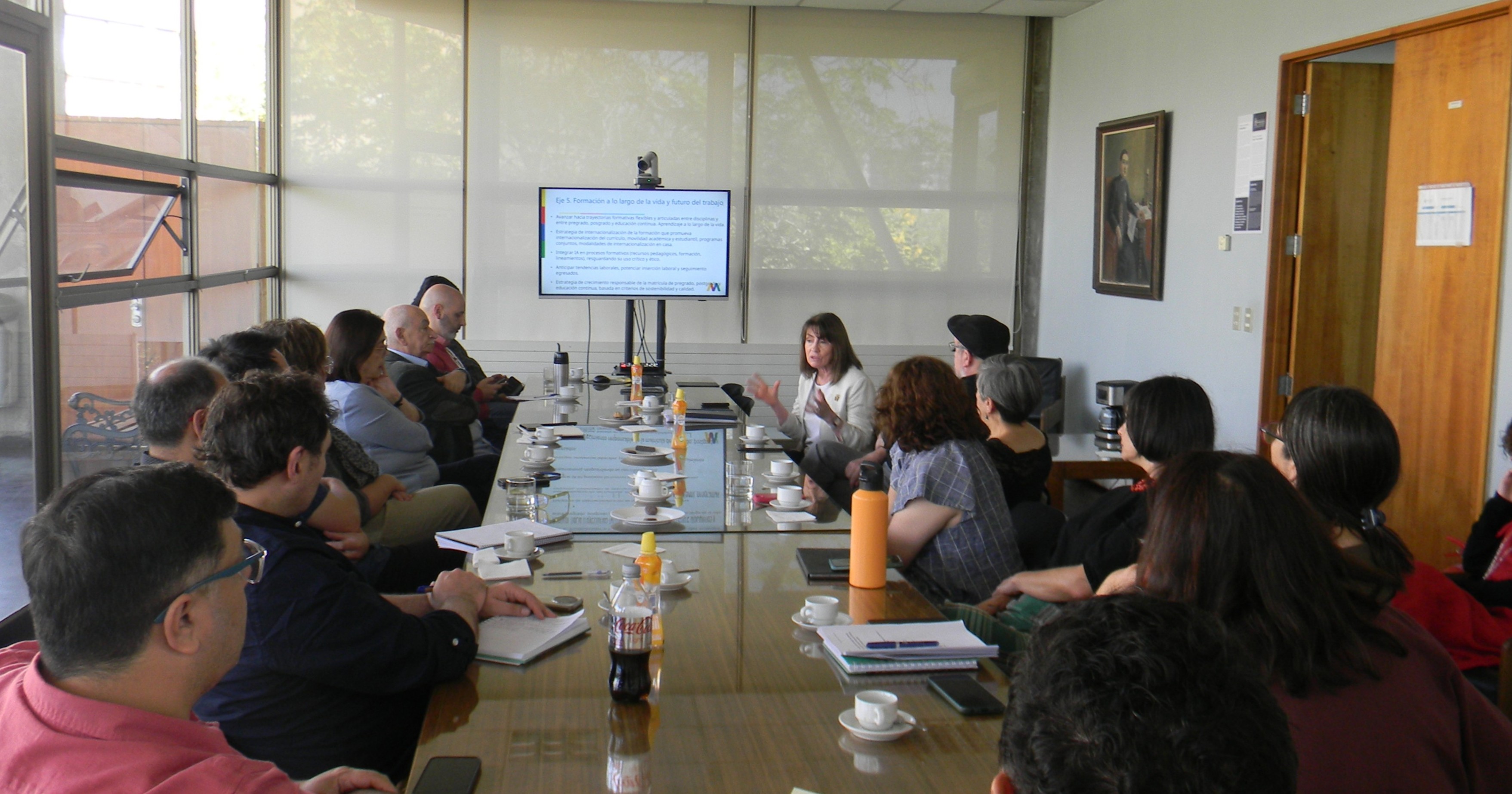 Fotografía 1 — Alejandra Mizala dialogó con académicos de la Facultad de Comunicación e Imagen sobre desafíos estratégicos para la Universidad de Chile