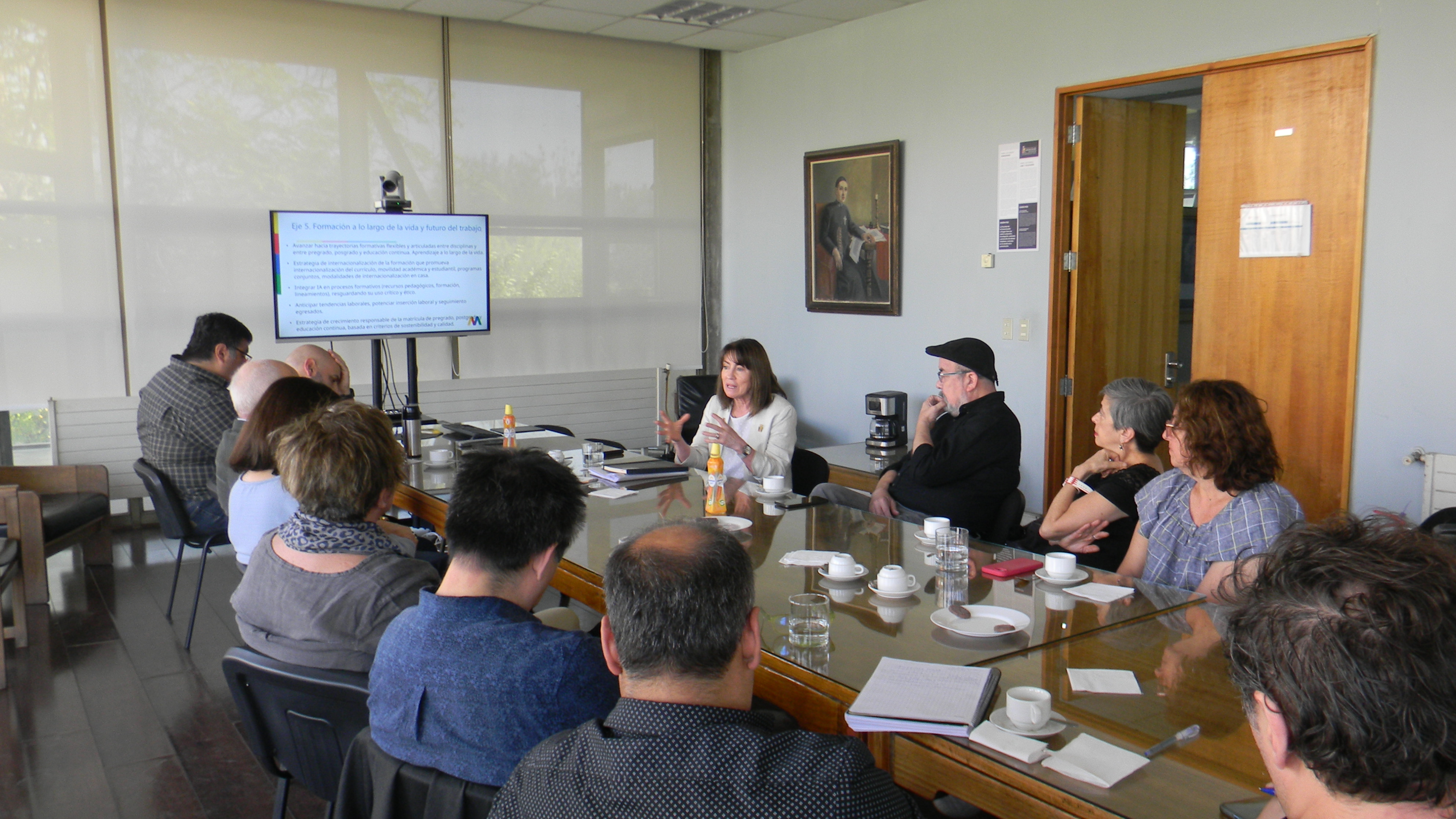 Fotografía 3 — Alejandra Mizala dialogó con académicos de la Facultad de Comunicación e Imagen sobre desafíos estratégicos para la Universidad de Chile