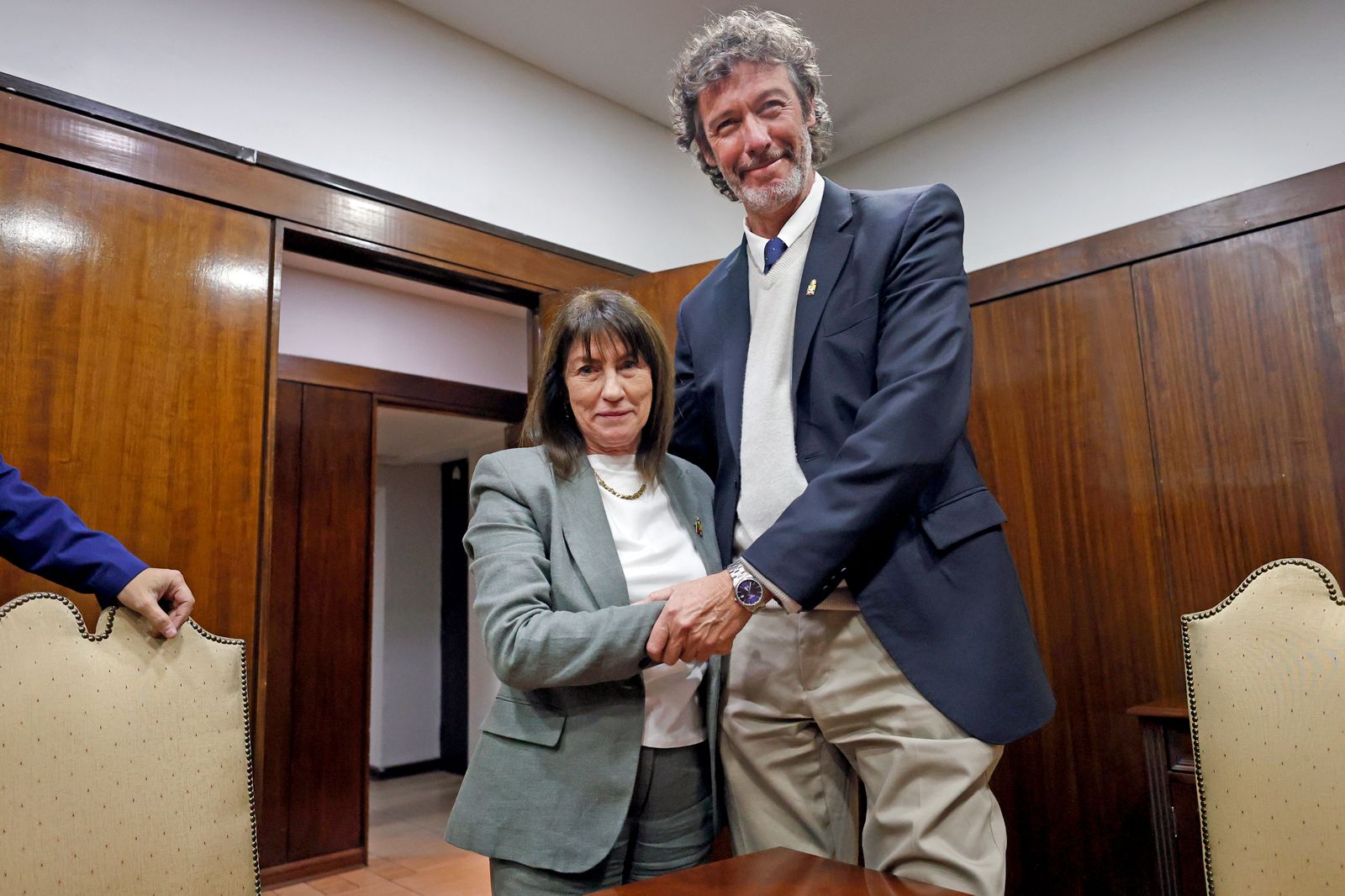 Fotografía 4 — Profesora Alejandra Mizala formaliza su candidatura a Rectora con el respaldo de 443 académicas y académicos de la Universidad de Chile