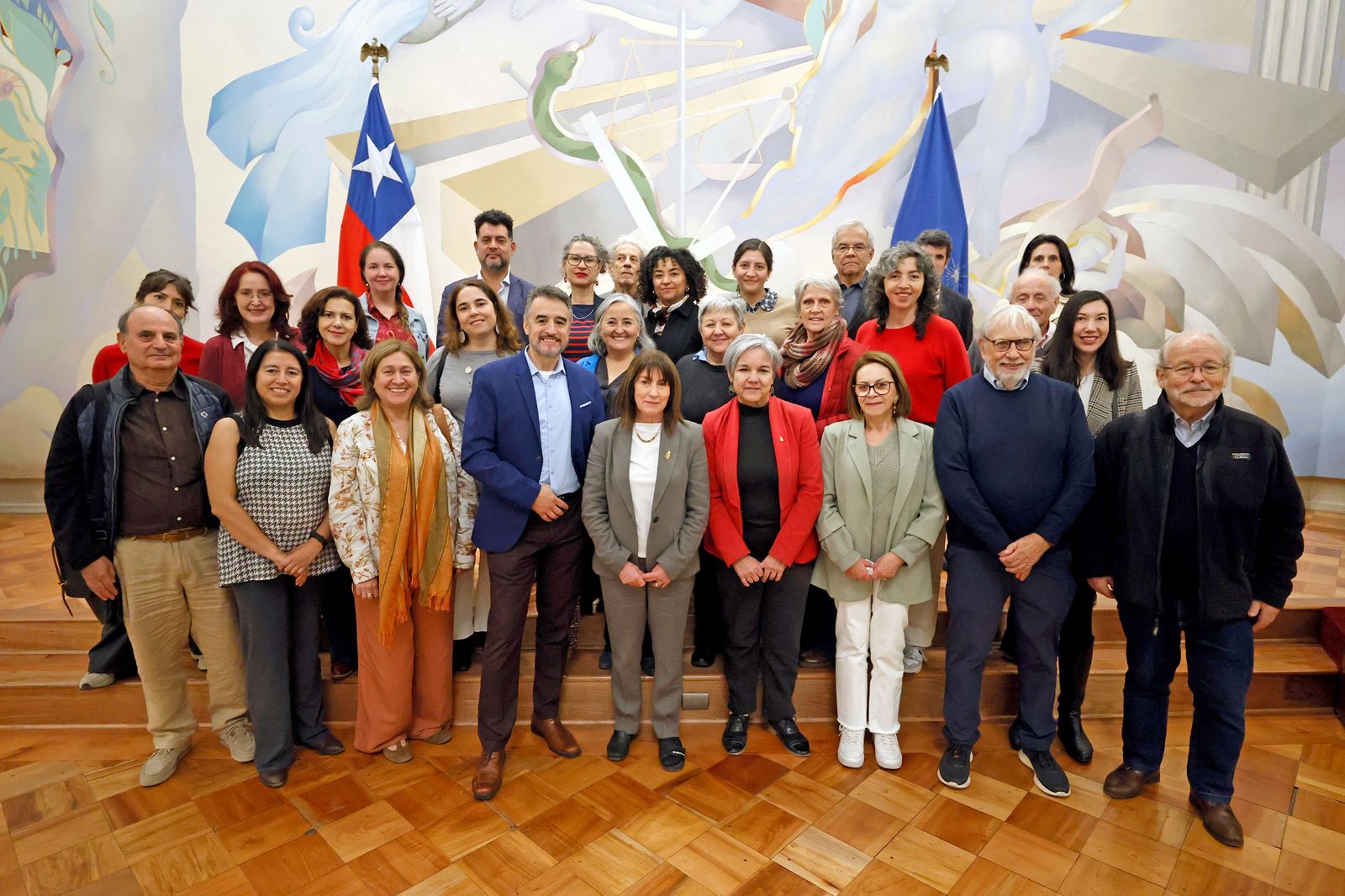 Fotografía 9 — Profesora Alejandra Mizala formaliza su candidatura a Rectora con el respaldo de 443 académicas y académicos de la Universidad de Chile
